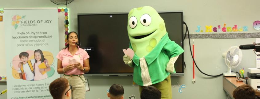 Una de las sesiones del proyecto Smile en en la escuela Juanita Ramírez, en Florida (Puerto Rico).